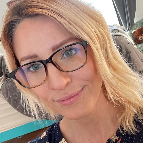 Meet your Posher, Angela - Picture 2 of 2